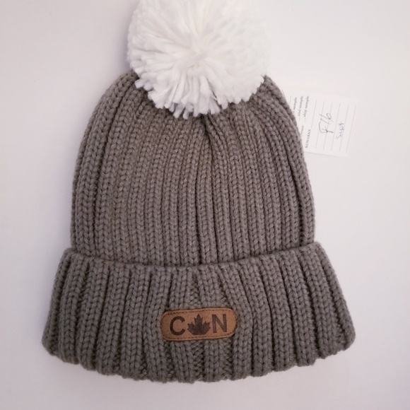 *NEW* Canada Adult beanie Winter hat with pom poms - Picture 2 of 4